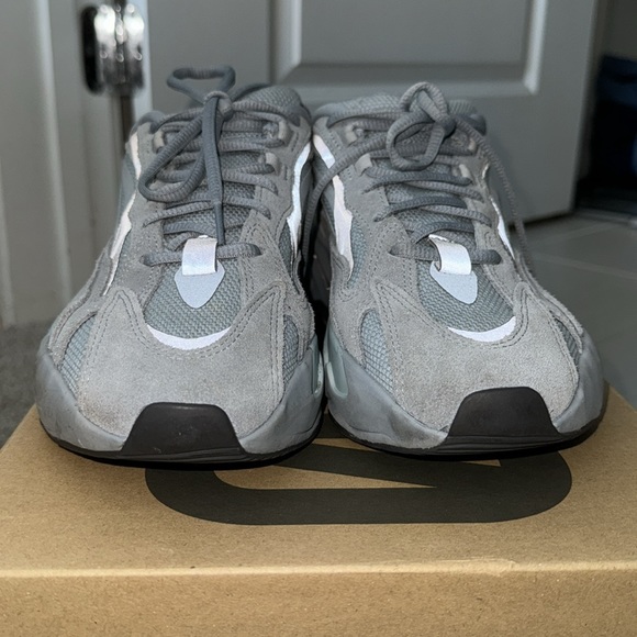 Yeezy Boost 700 V2 'Hospital Blue' - Picture 10 of 12